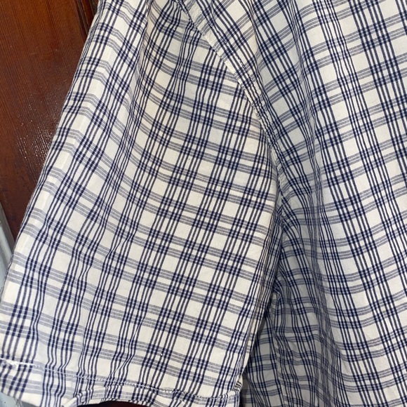 Old Navy Men’s Button Down Short Sleeve - Picture 5 of 7